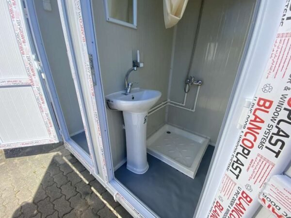 Conteneur de douche neuf avec 2 douches - Conteneur Equipement Services